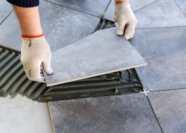 Dlaczego cięcie płytek wodą jest dokładniejsze i bezpieczniejsze