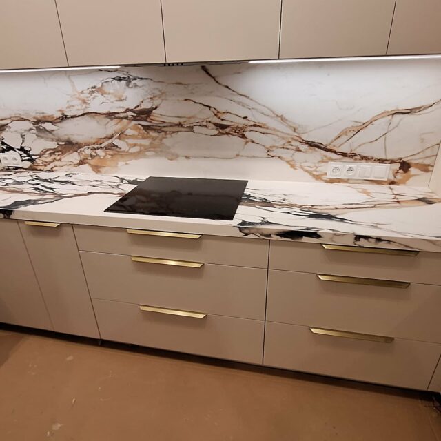 blaty kuchenne cięcie wielkoformatowe