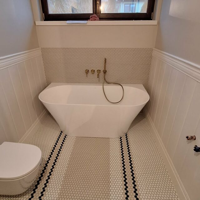 mozaika z płytek w łazience